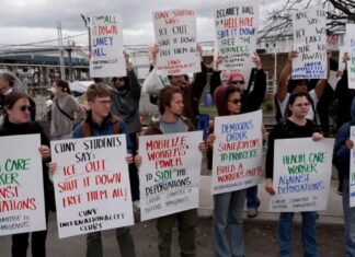 Newark: manifestantes anti-ICE en Delaney Hall ©fotograma