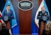 Irán devuelve a Trump al punto débil de la guerra, los precios y el control del Congreso El secretario de Guerra, Pete Hegseth, y el jefe del Estado Mayor Conjunto, Dan Caine, durante una rueda de prensa sobre la operación estadounidense contra Irán. ©Chief Mass Communication Specialist James Mullen / DOW / DVIDS.