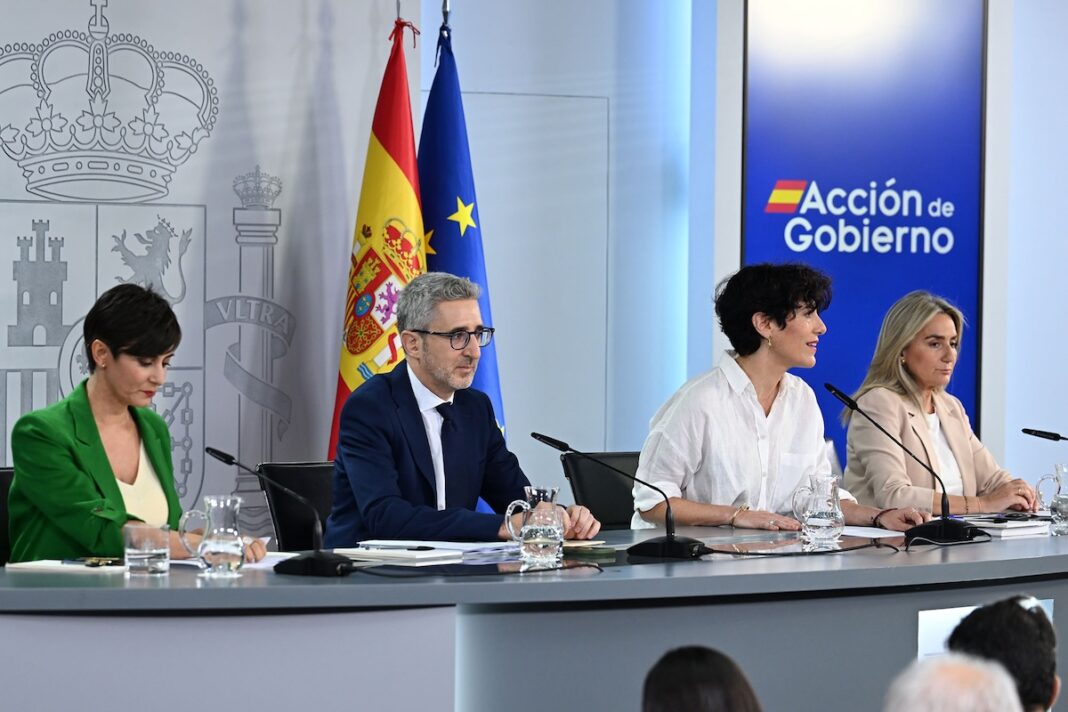 Los ministros Isabel Rodríguez, Arcadi España, Elma Saiz y Milagros Tolón durante la rueda de prensa posterior al Consejo de Ministros. | Pool Moncloa/Borja Puig de la Bellacasa. La Moncloa,