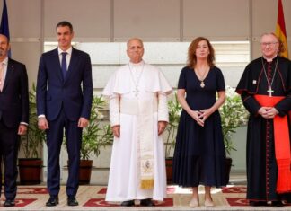 Armengol junto al Papa: la imagen que resume una contradicción histórica