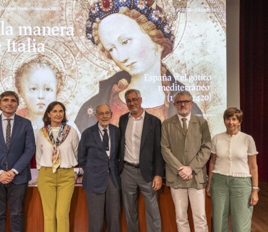 De izquierda a derecha: Alfonso Palacio, Director Adjunto de Conservación e Investigación del Museo Nacional del Prado; Silvia Churruca, Directora de Comunicación y Relaciones Institucionales de la Fundación BBVA; Javier Solana, Presidente del Real Patronato del Museo del Prado; Joan Molina, Comisario de la exposición y jefe de Colección de pintura europea hasta 1500 del Museo Nacional del Prado; Miguel Falomir, Director del Museo Nacional del Prado, y Marina Chinchilla, Directora Adjunta de Administración del Museo Nacional del Prado, durante la presentación de la exposición. Foto © Museo Nacional del Prado