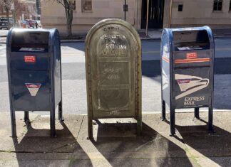 Buzones servicio postal EEUU ©Elliott R. Plack, CC0, Wikimedia Commons