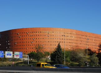 El desahucio de una familia en Moratalaz daña los derechos de la infancia