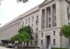 Trump ensaya una nueva vía secreta de deportación Pie de foto: Edificio Robert F. Kennedy del Departamento de Justicia en Washington, sede de la institución que ha activado por primera vez la Alien Terrorist Removal Court.