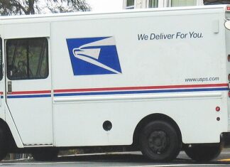 Trump convierte el correo en campo de batalla electoral Camioneta del servicio postal ©Alexander Marks CC0 Wikimedia Commons