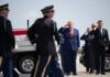 Las bajas estadounidenses agravan la opacidad de la guerra de Trump Donald Trump asiste al traslado solemne de militares estadounidenses fallecidos en los ataques iraníes, en la Base Aérea de Dover (Delaware), en una ceremonia organizada por la Casa Blanca. ©White House Photo / Molly Riley.