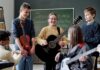 La demanda de clases de música crece en los municipios de la Comunidad de Madrid Niños y jóvenes en clases de música ©123RF