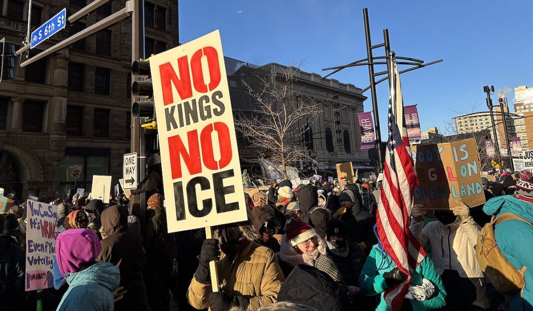 Protestas No Kings en Minneapolis ©Nvss132, CC BY 4.0 Wikimedia Commons Protest No Kngs en Minneapolis ©Nvss132, CC BY 4.0 vía Wikimedia Commons.