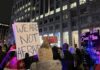 ICE lleva la oposición al Senado «Protesta frente a la sede de ICE en Washington, en enero de 2026, durante una ola de movilizaciones contra la política migratoria federal»