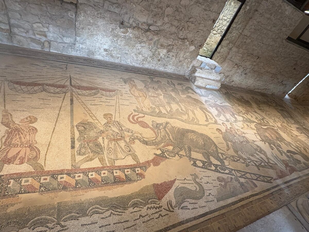 Sicilia, mosaicos, carga de un elefante capturado ©Pilar Ahijado|Luis González
