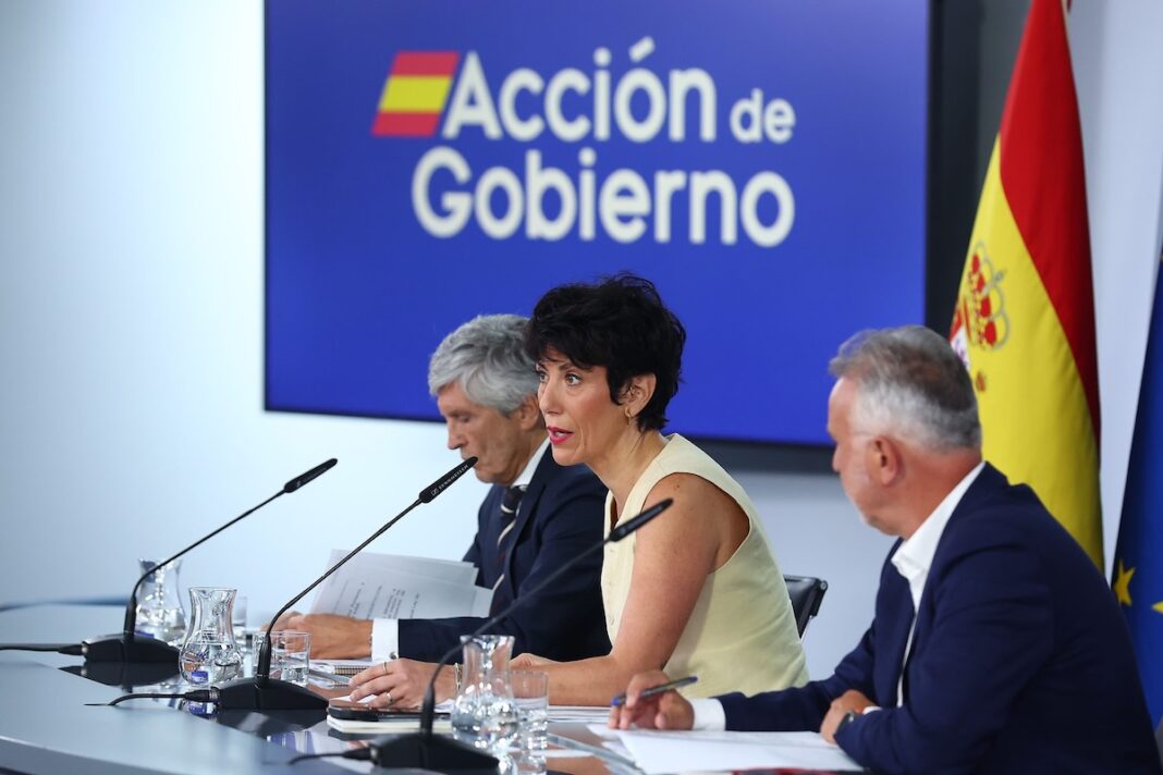 Consejo Ministros RP 250826 ©Fernando Calvo | La Moncloa Los ministros Fernando Grande-Marlaska, Elma Saiz y Ángel Víctor Torres, en la rueda de prensa posterior al Consejo de Ministros ©Pool Moncloa/ Fernando Calvo. La Moncloa, Madrid - 25.8.2026