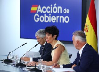Ceuta, situación de interés para la seguridad nacional: Torres asume el mando único Los ministros Fernando Grande-Marlaska, Elma Saiz y Ángel Víctor Torres, en la rueda de prensa posterior al Consejo de Ministros ©Pool Moncloa/ Fernando Calvo. La Moncloa, Madrid - 25.8.2026