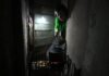 Una mujer en La Habana utiliza un fogón a carbón durante uno de los recurrentes cortes del servicio eléctrico ©Jorge Luis Baños / IPS