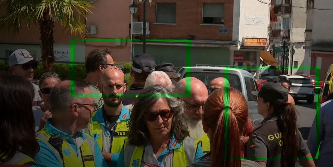Policías en defensa de ayuso ©AqM-AV-gemini