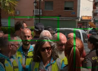 Cuatro agentes para silenciar un grito contra Ayuso