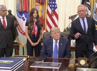 Trump firma una orden sobre vacunas infantiles y provoca la rebelión de un republicano