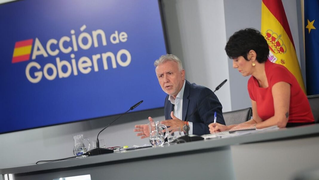 Ángel Víctor Torres y Elma Saiz RP 22SEP2026 | Pool Moncloa:Sandra Armada. La Moncloa El ministro Ángel Víctor Torres, y la portavoz del Gobierno, Elma Saiz, durante la rueda de prensa. | Pool Moncloa/Sandra Armada. La Moncloa, Madrid - 22.9.2026