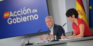 El ministro Ángel Víctor Torres, y la portavoz del Gobierno, Elma Saiz, durante la rueda de prensa. | Pool Moncloa/Sandra Armada. La Moncloa, Madrid - 22.9.2026