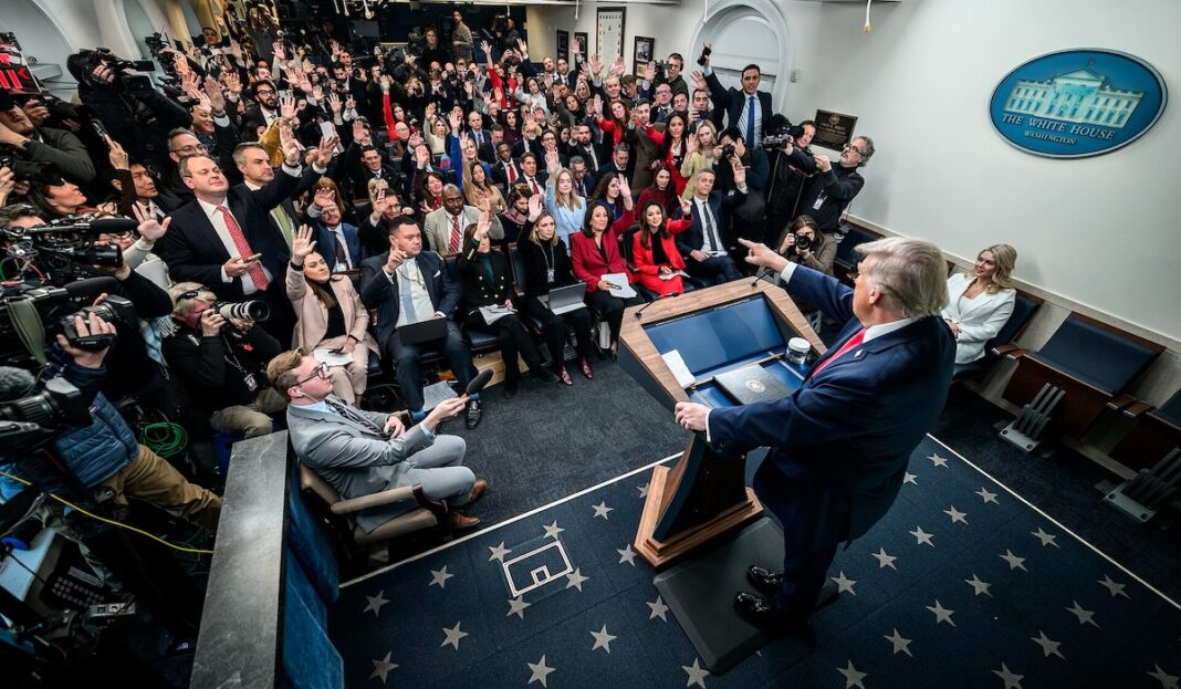 Donald Trump ante los medios 20ENE2026 ©Official White House Photo by Daniel Torok Donald Trump se dirige a los medios de comunicación en la Sala de Prensa James S. Brady, el 20 de enero 2026. ©Casa Blanca | Daniel Torok