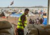 El PMA (ONU) reduce a la mitad la ayuda alimentaria en Cisjordania Un camión con alimentos del PMA llega a un campamento de personas desplazadas de sus hogares en la Franja de Gaza ©Maxime Le Lijour / PMA
