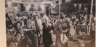 San Sebastián 1976, llegada de la familia Panero a la sede del Festival para la presentación de El desencanto