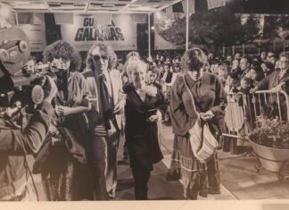 San Sebastián 1976, llegada de la familia Panero a la sede del Festival para la presentación de El desencanto