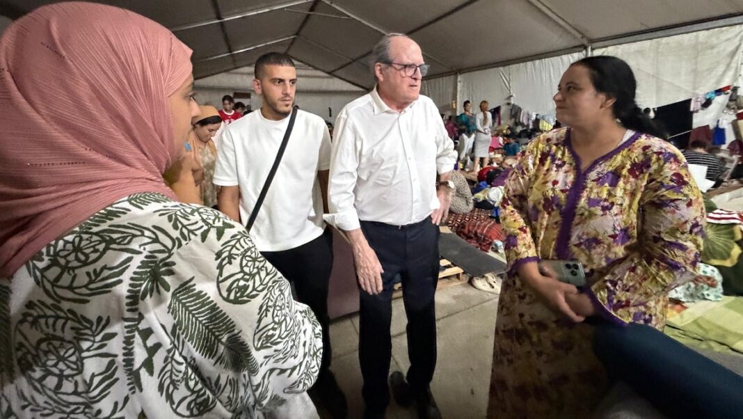 Gabilondo con mujeres acogidas en Ceuta ©defensorpueblo