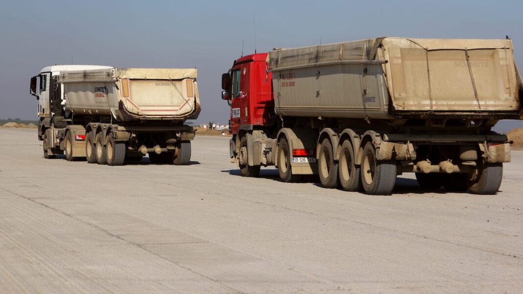 Transporte pesado camiones ©123RF