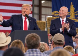 Trump viaja a Nebraska entre críticas republicanas a sus importaciones de carne