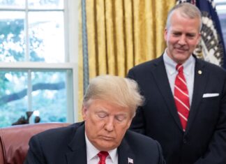 Trump y Sullivan en el Despacho Oval en 2020 ©alaskapublic.org
