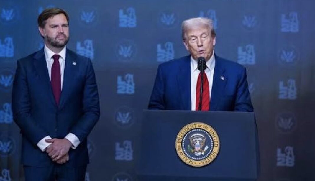 Trump-y-Vance-en-la-Casa-Blanca©AqM-archivo