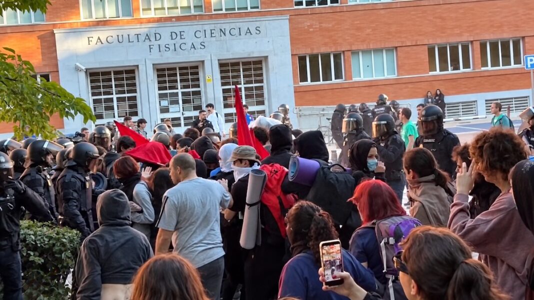 UCM policía estudiantes 14OCT2026 ©AqM-ChatGPT