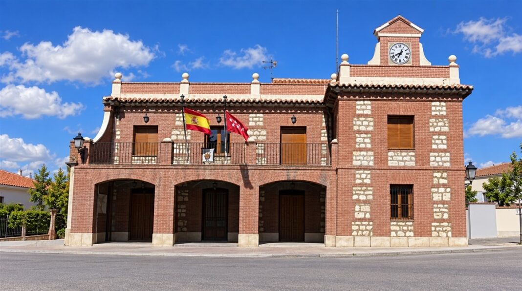 Valdepielagos Plaza Ayuntamiento ©AqM-AV-ChatGPT